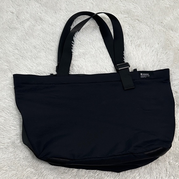 lululemon athletica Handbags - 🌴 Lululemon Clean Lines Tote